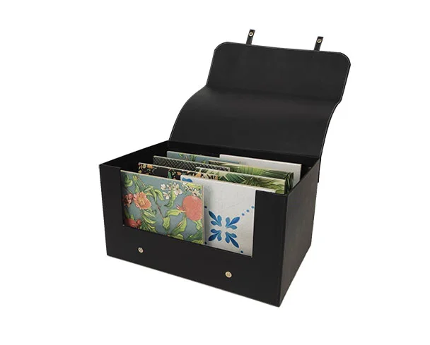 Coffret d’échantillons en cuir verni